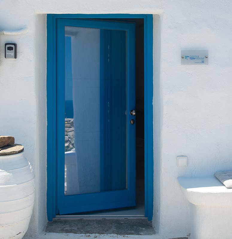 The entrance of the Castle tiny house at Kastro of Sifnos