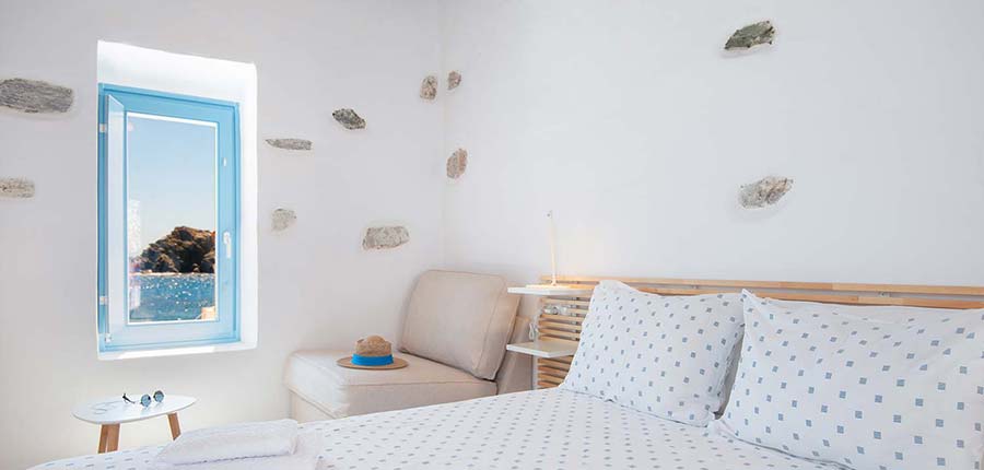 Bedroom with double bed and sea view